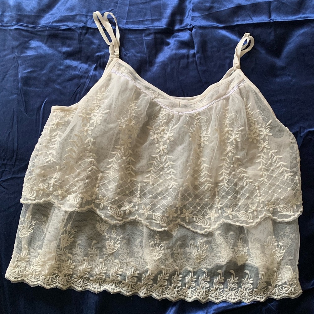 American Eagle Outfitters AEO Lace Flounce Crop Top Shirt Size M EUC
